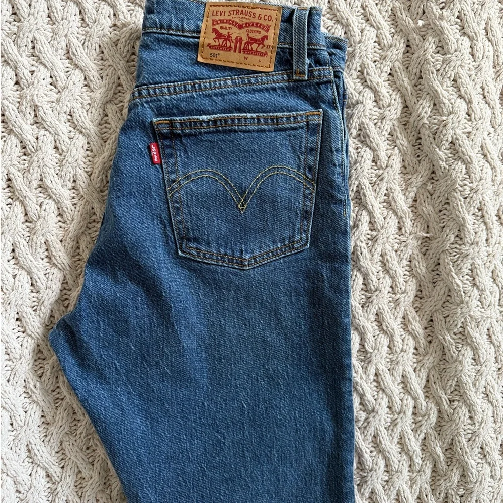 Women’s Levi Blue Jeans 501 - Picture 3 of 8